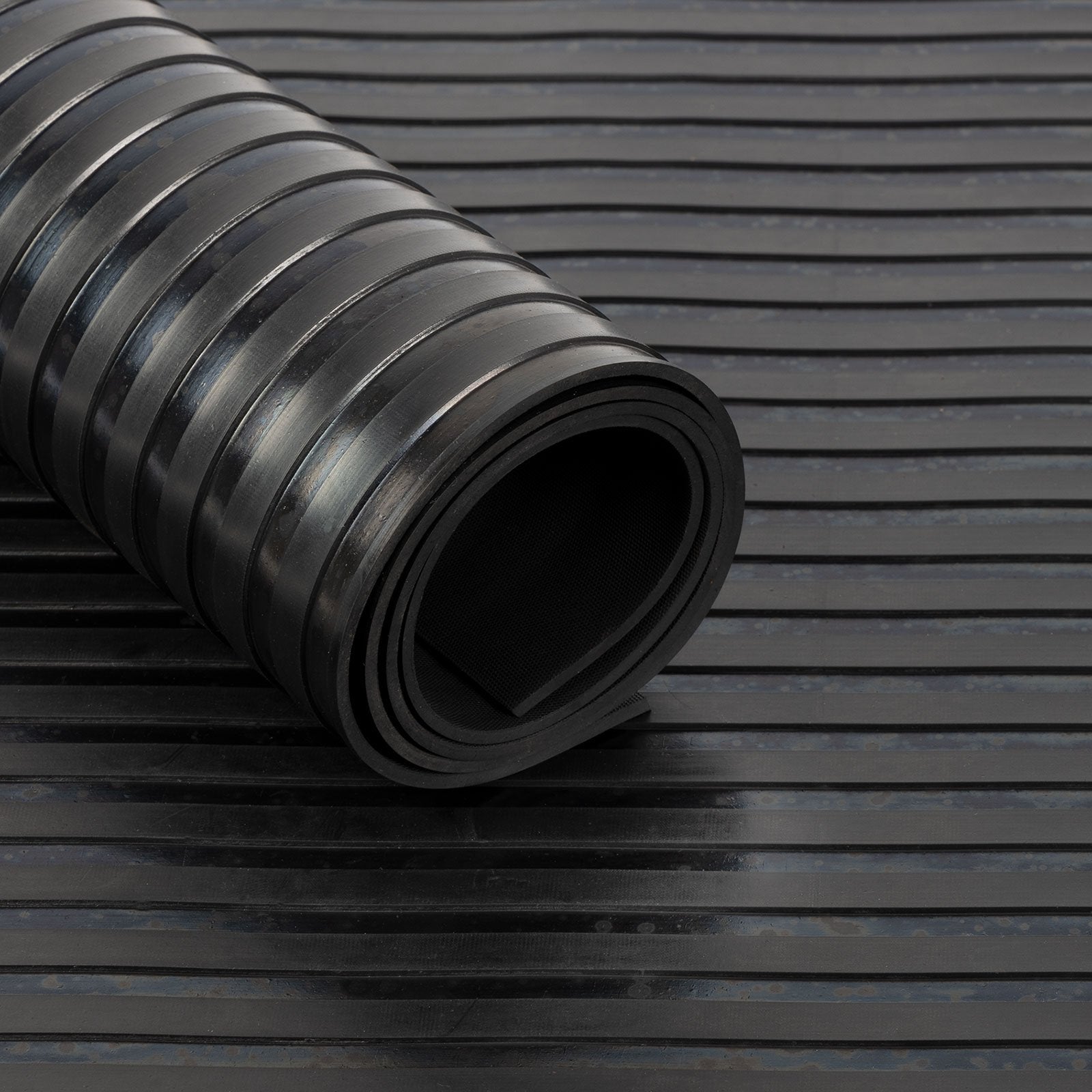 Rubber loper | brede groeven | 6 mm | op maat - NL Rubber loper | brede groeven | 6 mm | op maat - NL